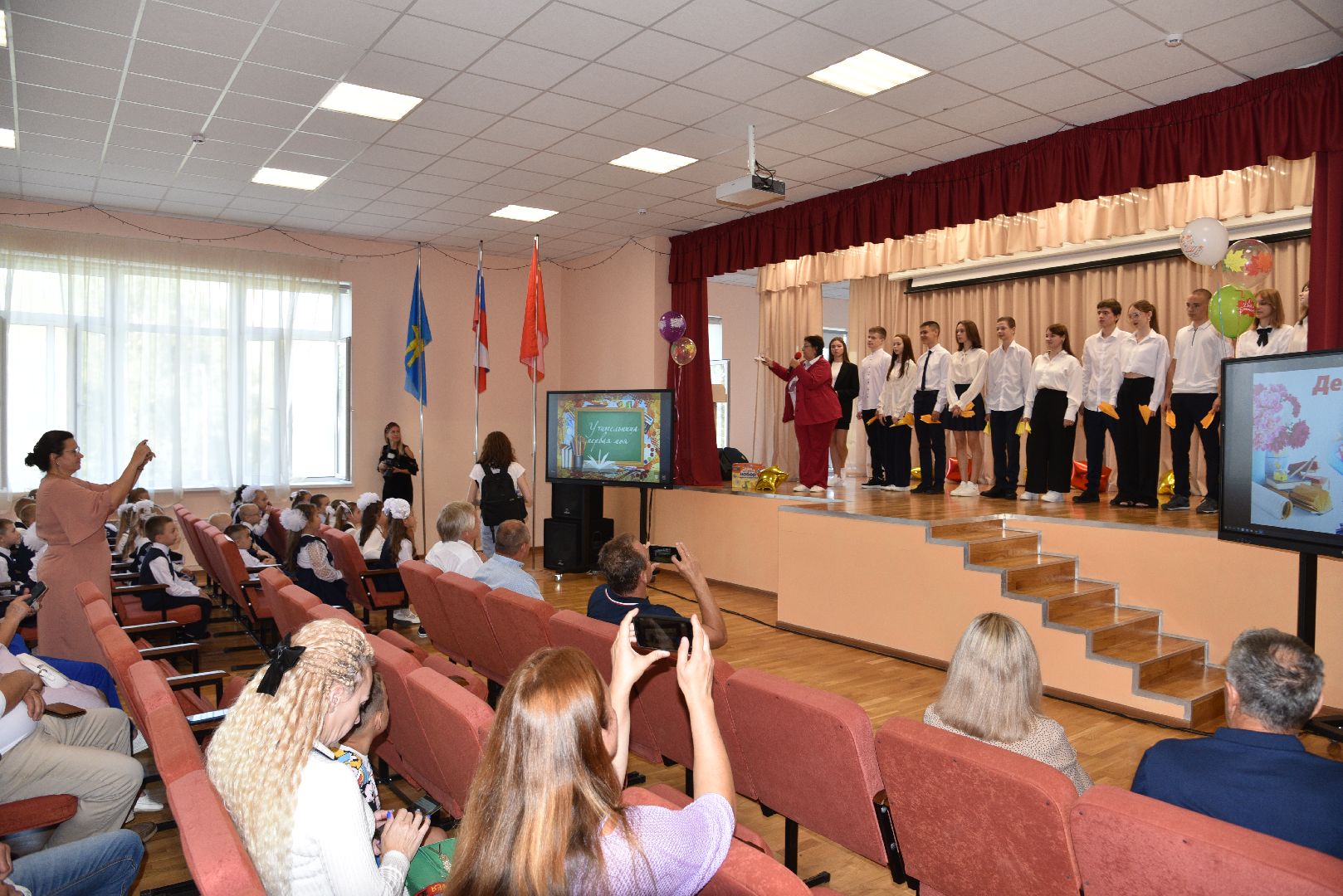 лотошино, лотошинская школа 2, образование, первый звонок, день знаний,