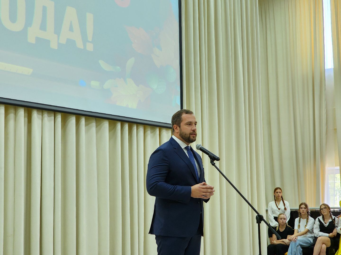 Чехов, школа 10, день знаний, новый учебный год, торжественная линейка, 1 сентября, первые классы,