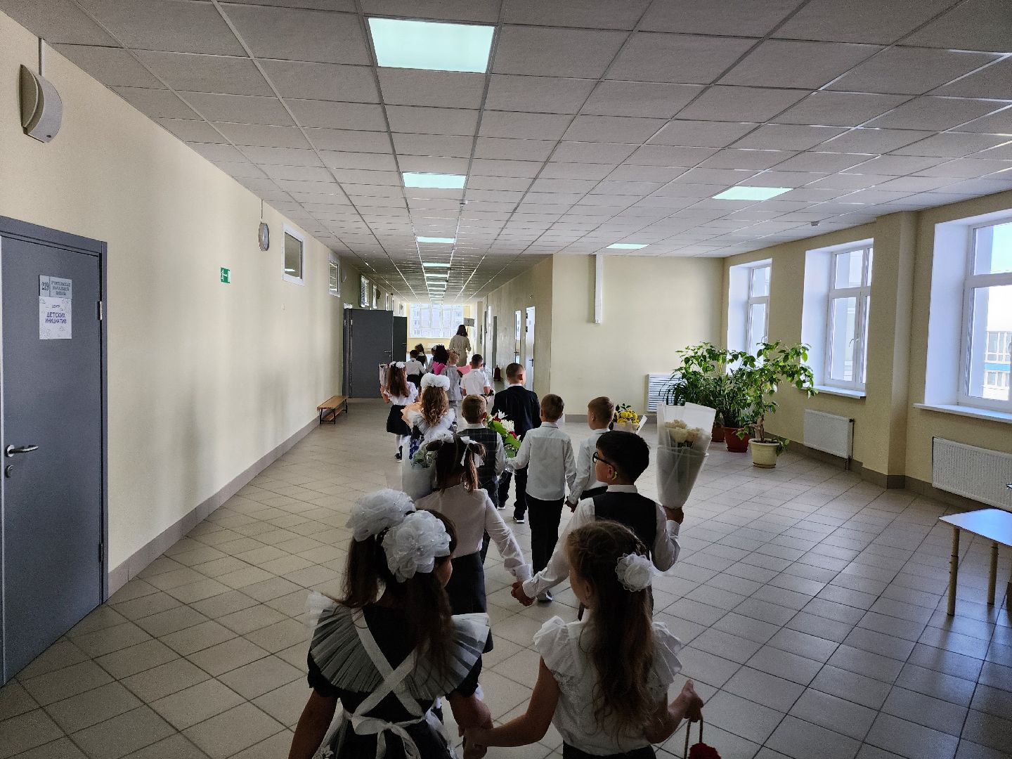 Чехов, школа 10, день знаний, новый учебный год, торжественная линейка, 1 сентября, первые классы,