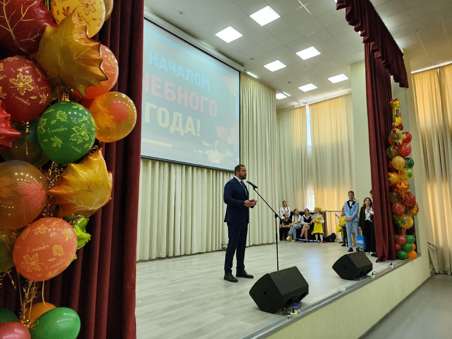 Чехов, школа 10, день знаний, новый учебный год, торжественная линейка, 1 сентября, первые классы,