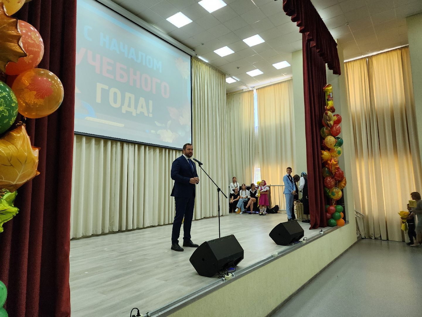 Чехов, школа 10, день знаний, новый учебный год, торжественная линейка, 1 сентября, первые классы,