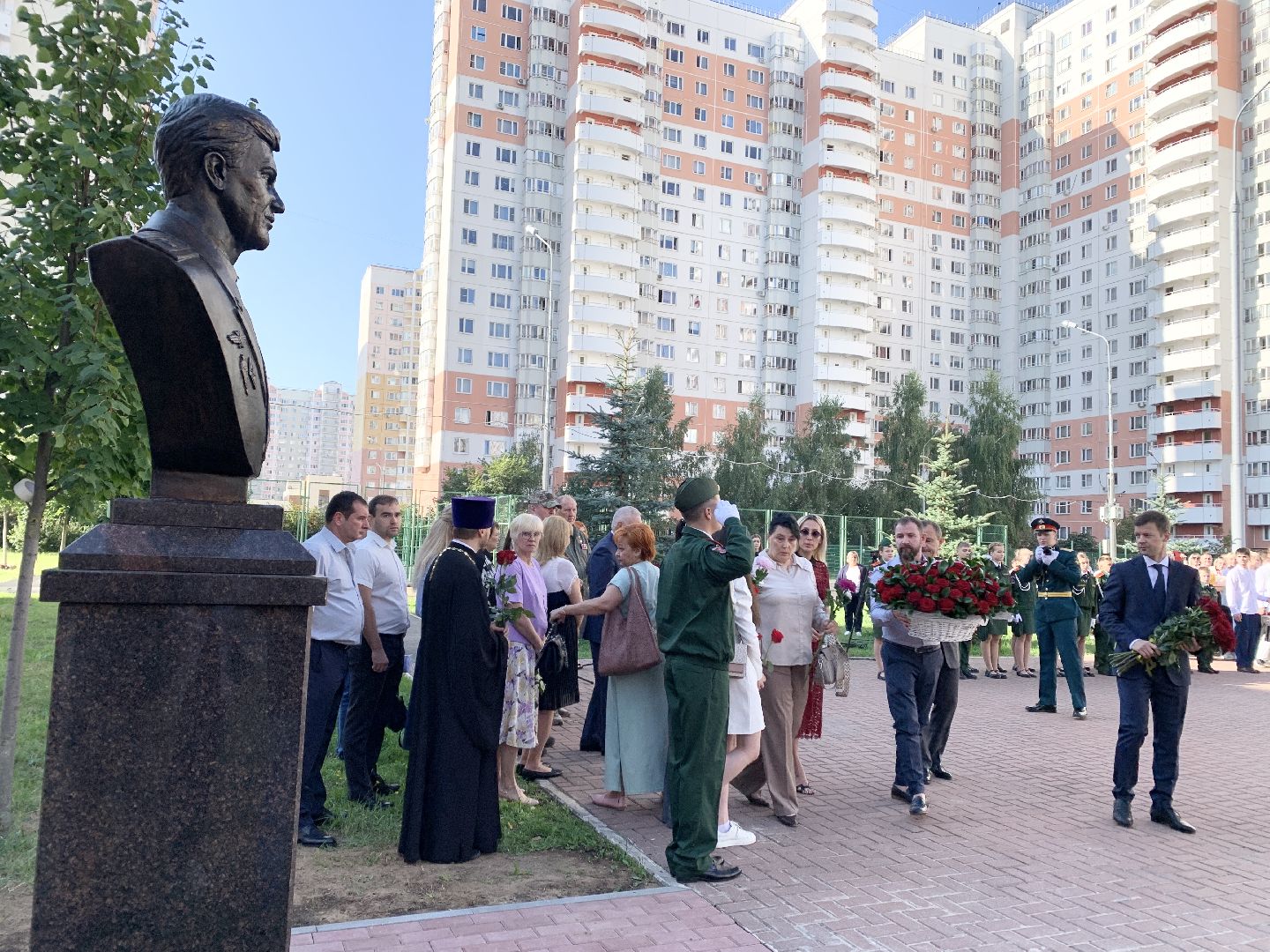 Балашиха, Подмосковье, Памятники, Герои РФ, участники сво, школы, День знаний,