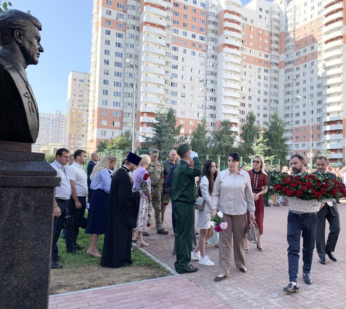 Балашиха, Подмосковье, Памятники, Герои РФ, участники сво, школы, День знаний,