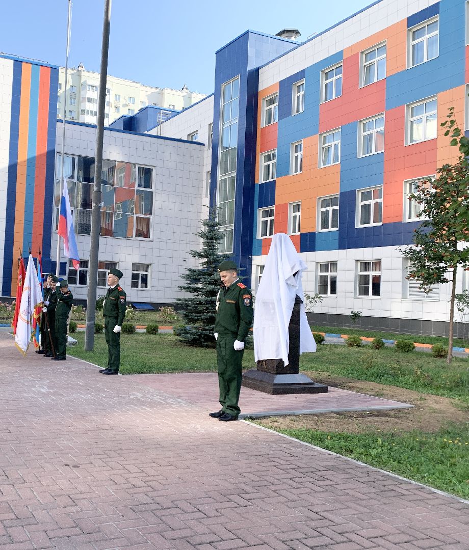 Балашиха, Подмосковье, Памятники, Герои РФ, участники сво, школы, День знаний,