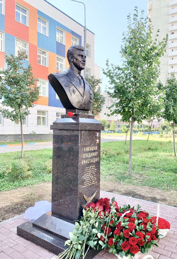 Балашиха, Подмосковье, Памятники, Герои РФ, участники сво, школы, День знаний,