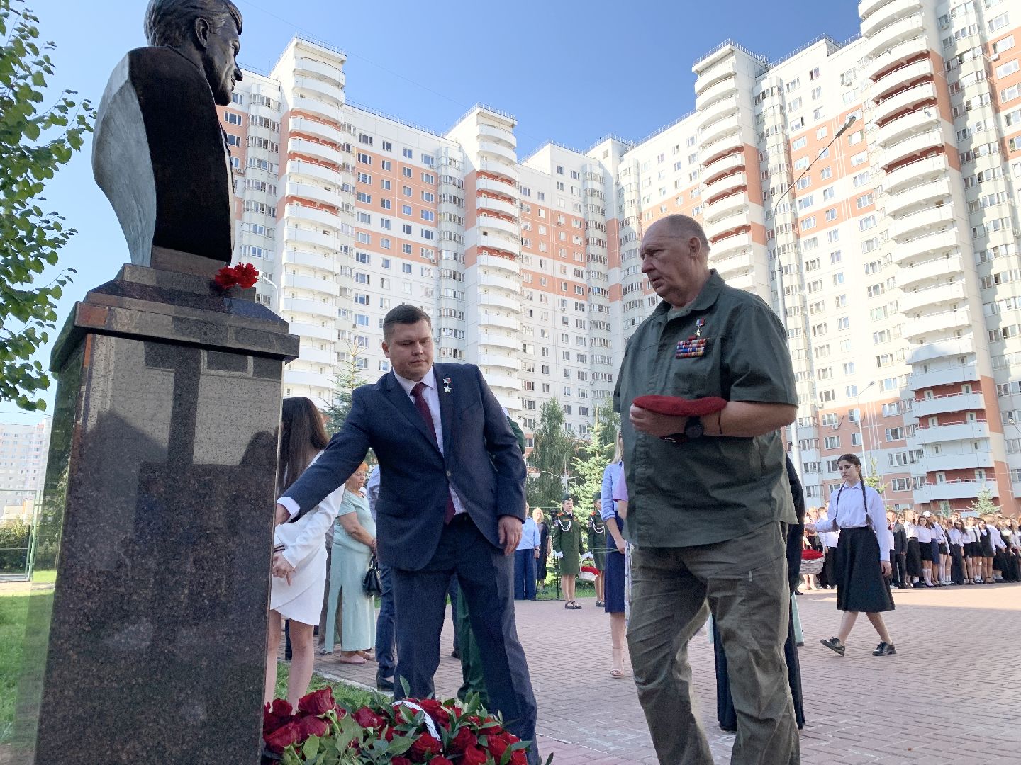 Балашиха, Подмосковье, Памятники, Герои РФ, участники сво, школы, День знаний,