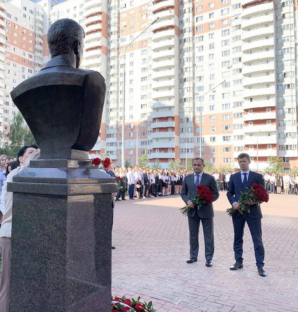 Балашиха, Подмосковье, Памятники, Герои РФ, участники сво, школы, День знаний,