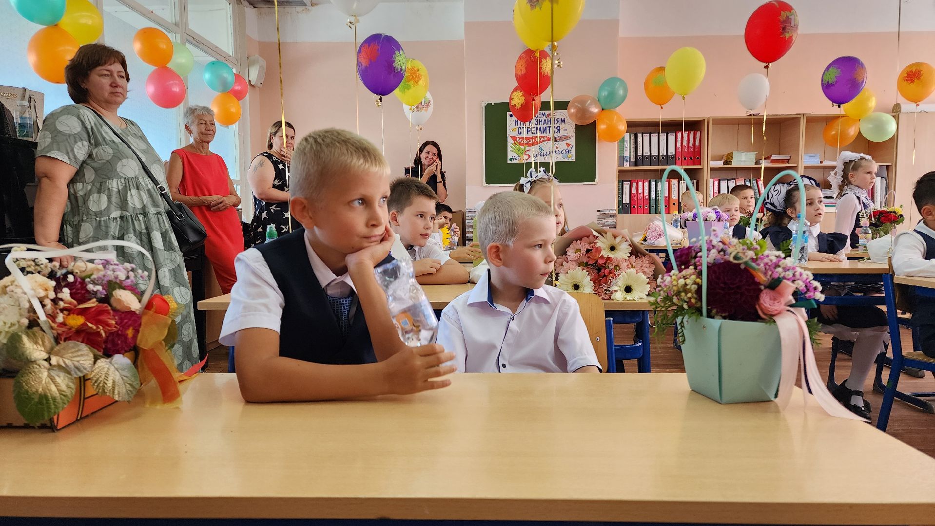 Бронницы, День знаний, торжественная линейка, Первоклассники, День знаний в школе,