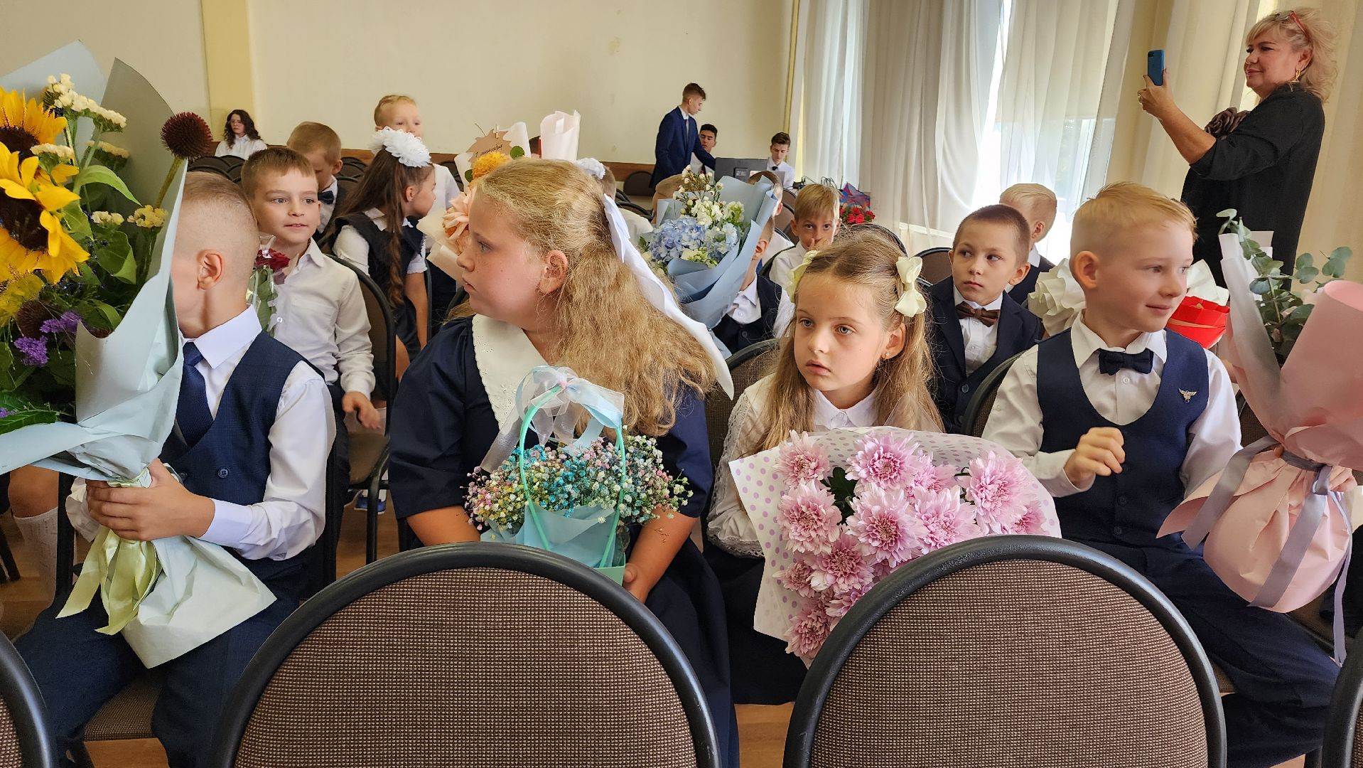 Бронницы, День знаний, торжественная линейка, Первоклассники, День знаний в школе,