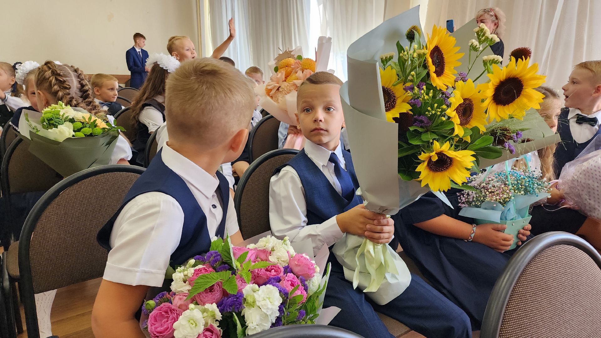 Бронницы, День знаний, торжественная линейка, Первоклассники, День знаний в школе,