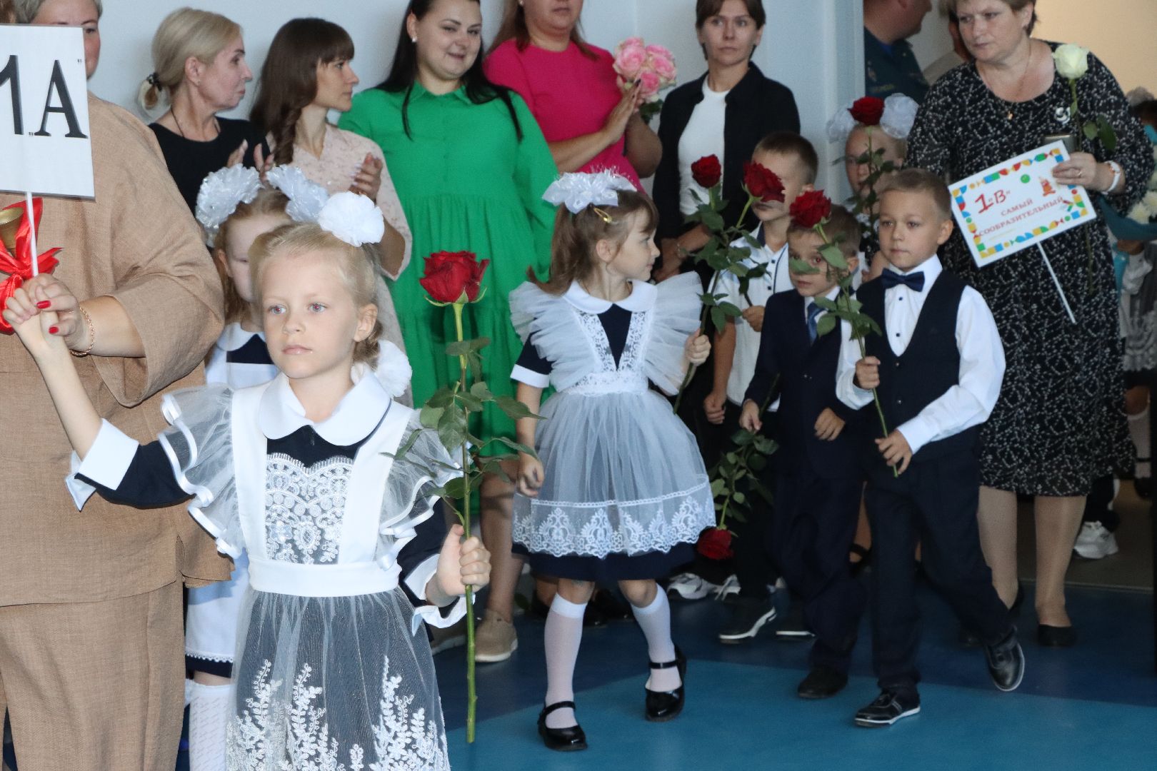 лотошино, лотошинская школа 1, образование, первый звонок, день знаний,