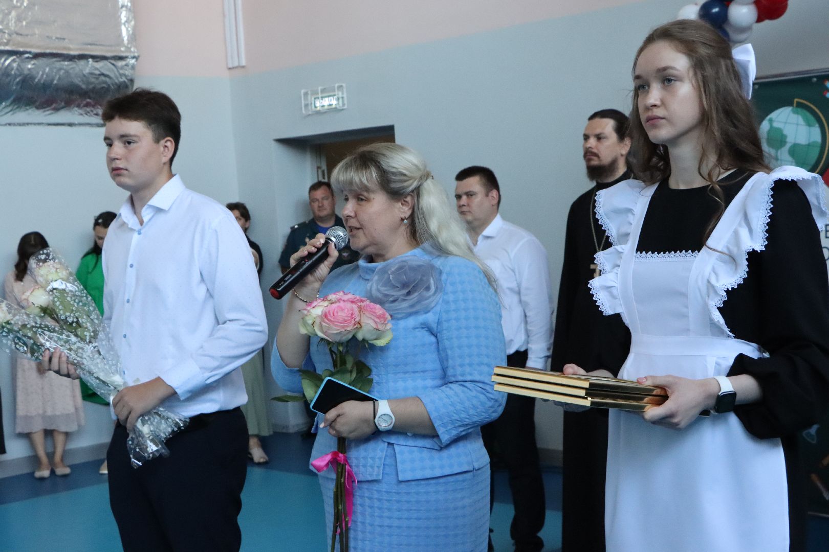 лотошино, лотошинская школа 1, образование, первый звонок, день знаний,