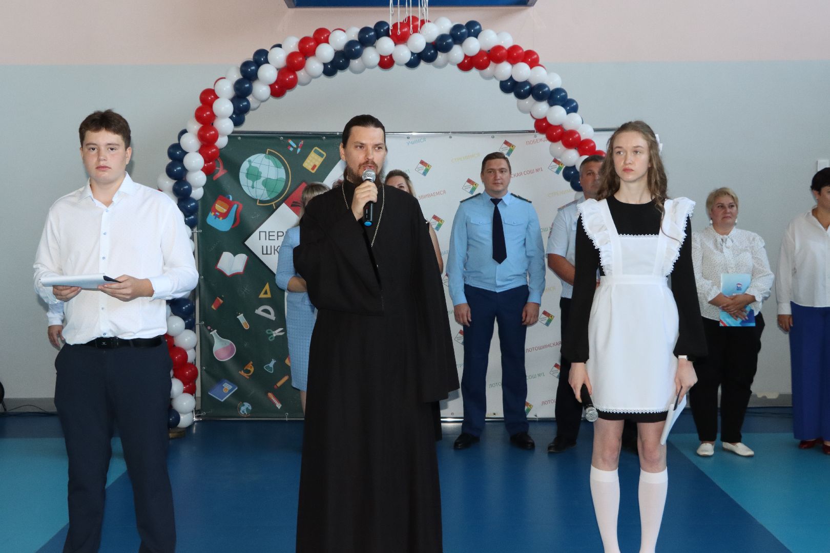 лотошино, лотошинская школа 1, образование, первый звонок, день знаний,