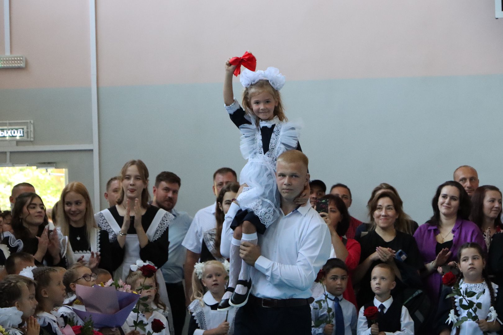 лотошино, лотошинская школа 1, образование, первый звонок, день знаний,