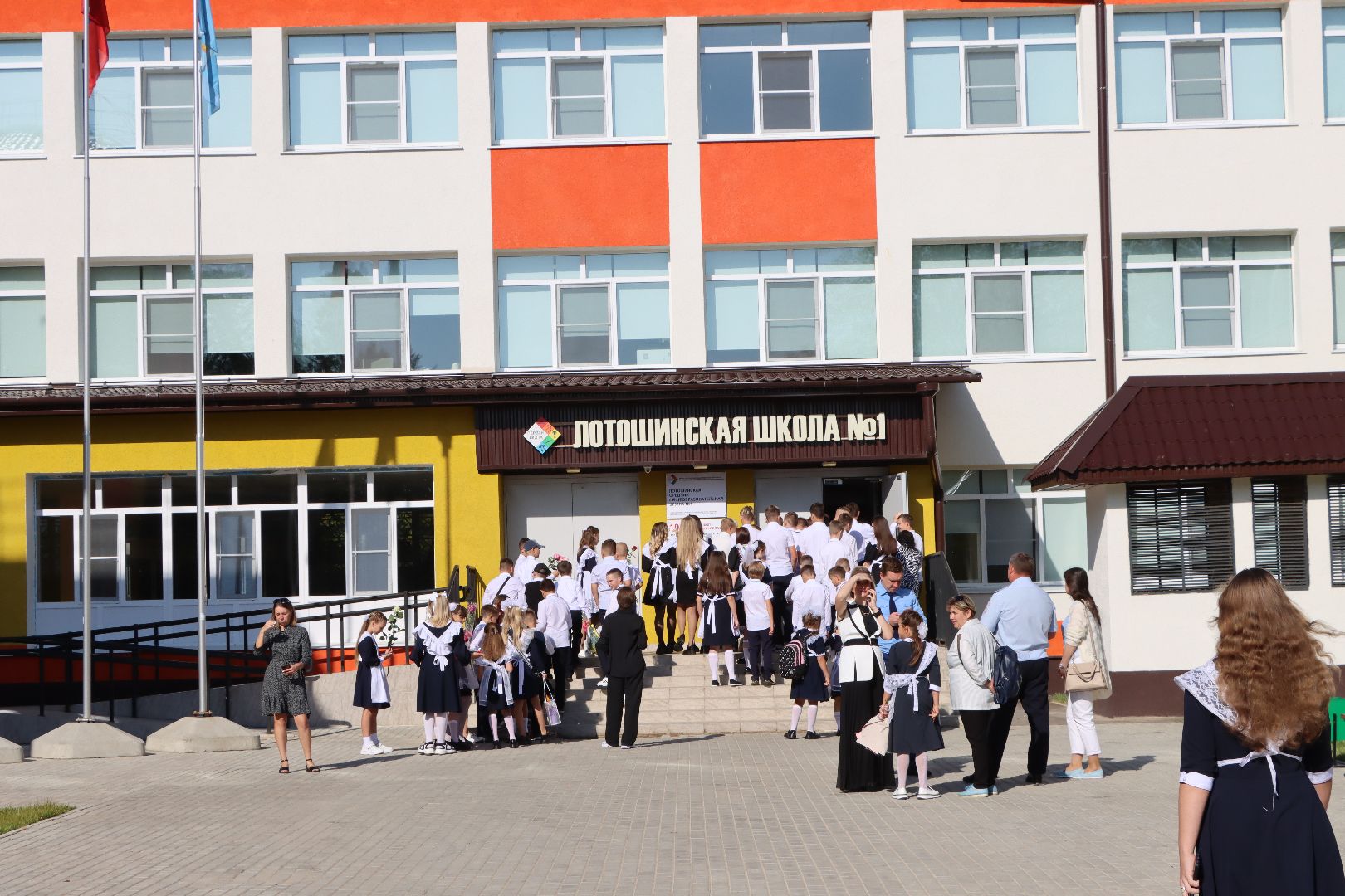 лотошино, лотошинская школа 1, образование, первый звонок, день знаний,