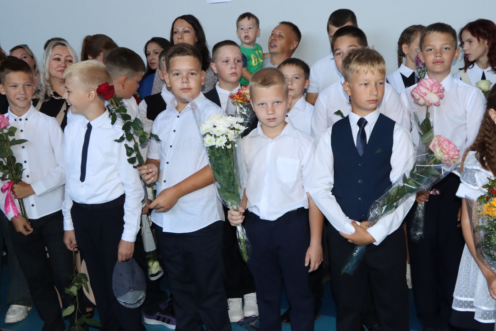 лотошино, лотошинская школа 1, образование, первый звонок, день знаний,