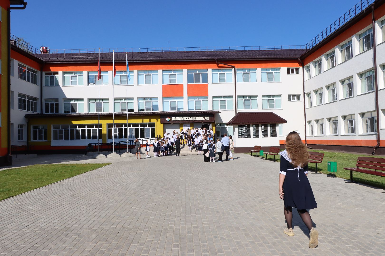 лотошино, лотошинская школа 1, образование, первый звонок, день знаний,