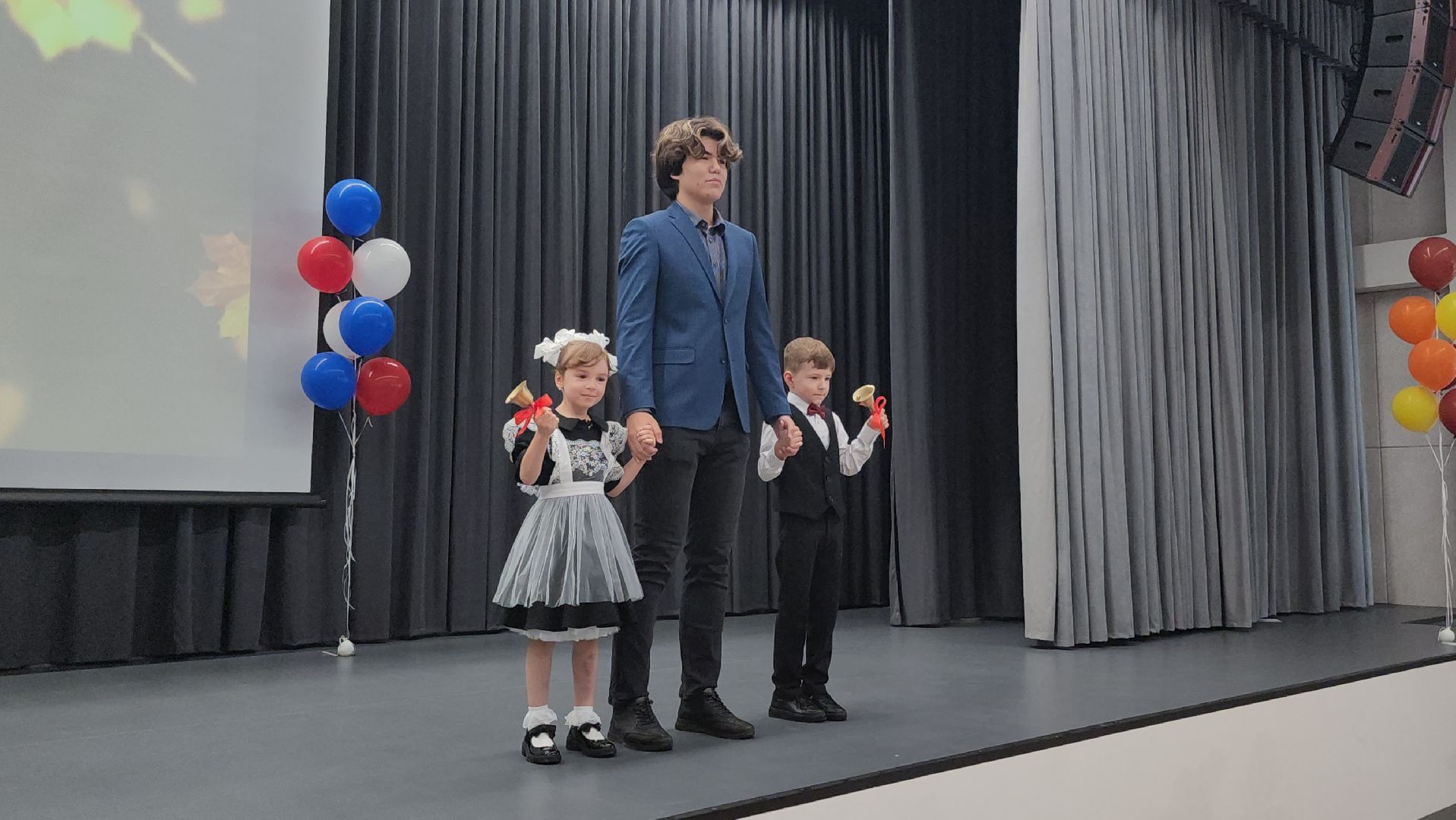 новая школа, первый звонок,