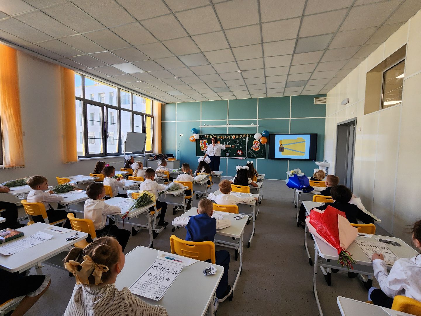 новый корпус, первый звонок,