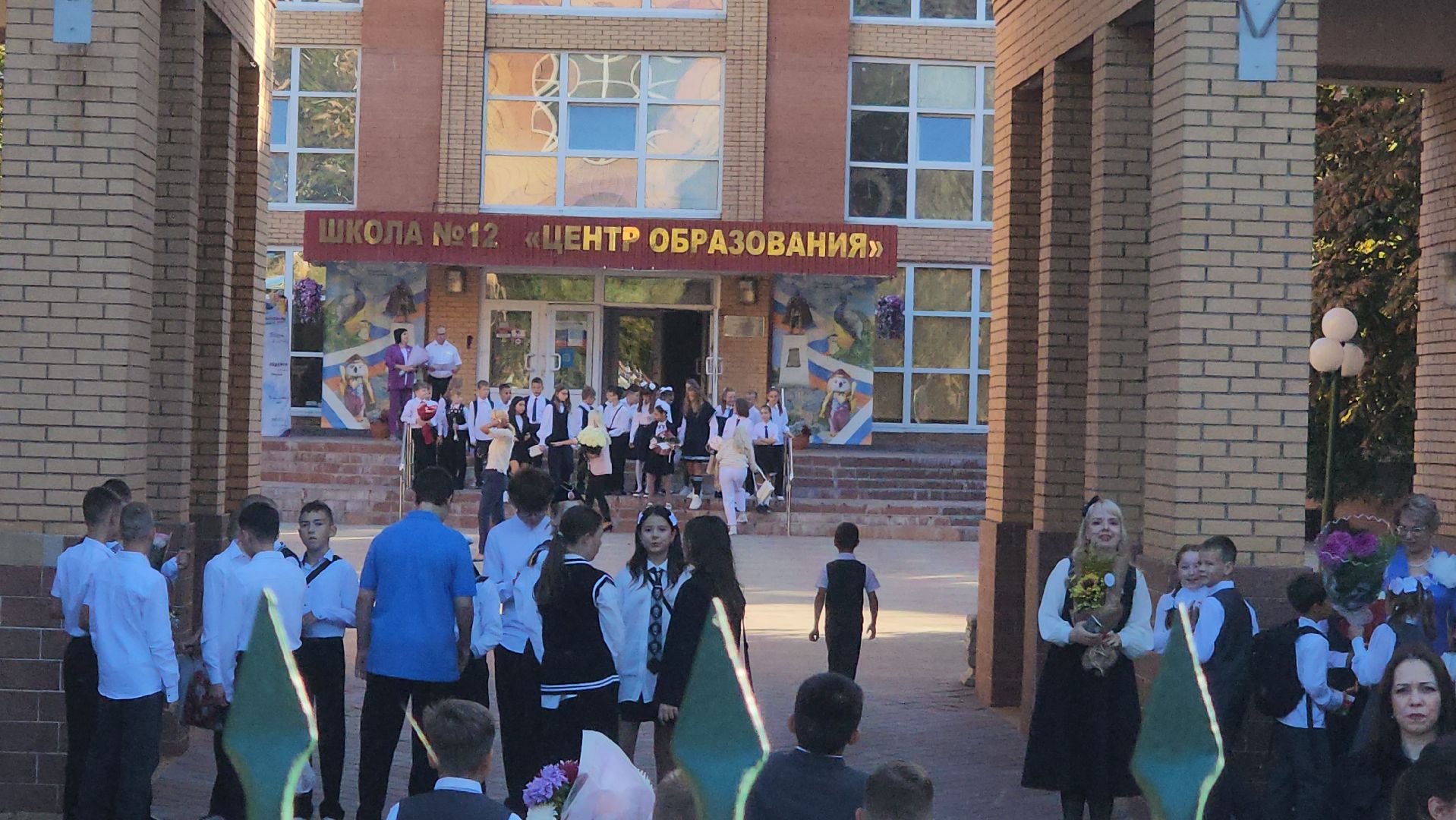 серпухов, улица пушкина, школа 12, день знаний, первоклассники,