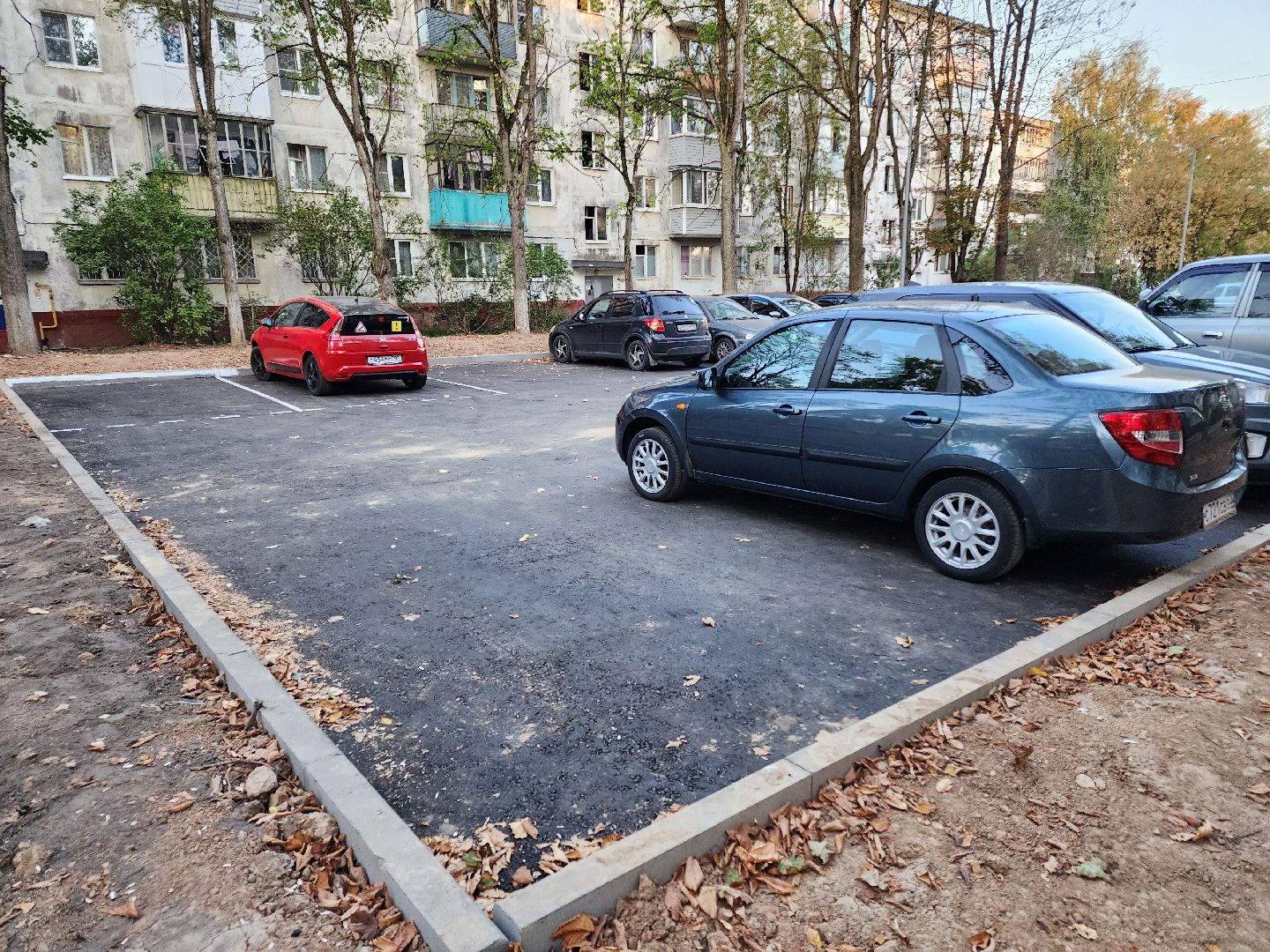 Чехов, улица Гагарина, комплексное благоустройство двора, дворовая территория, формирование комфортной городской среды, парковки, проезды, пешеходная дорожка,