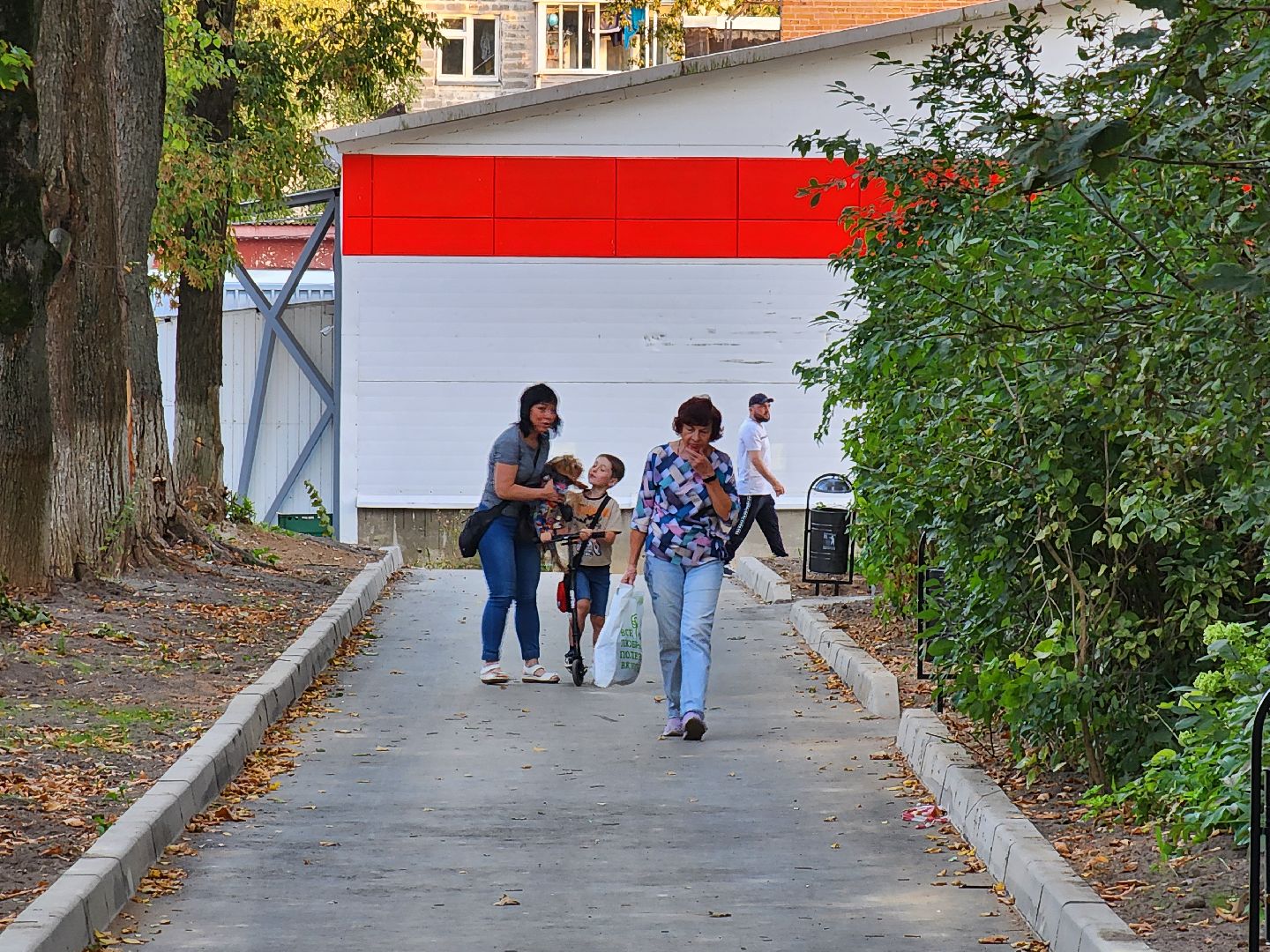 Чехов, улица Гагарина, комплексное благоустройство двора, дворовая территория, формирование комфортной городской среды, парковки, проезды, пешеходная дорожка,