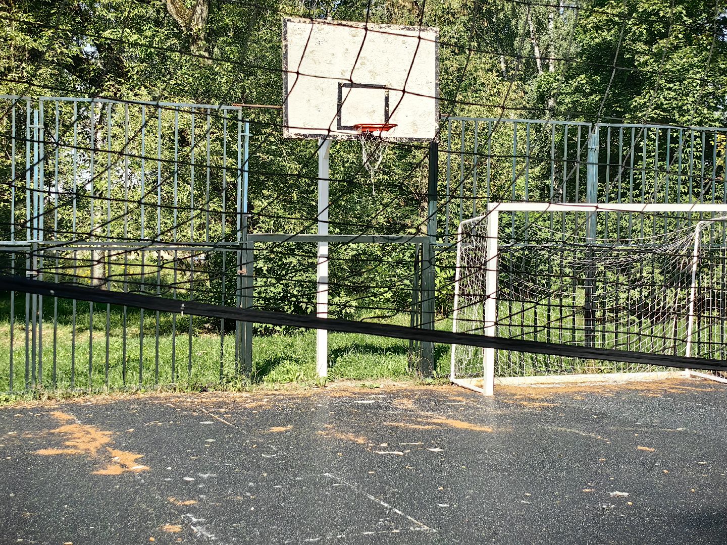 физкультура, спортивный инвентарь, обручи, мячи, спортивная площадка, мини-футбол,