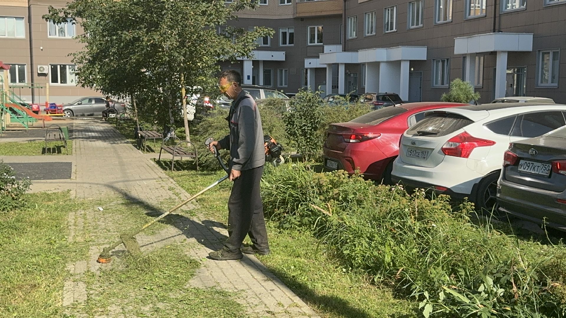 Солнечногорск, Уборка территории, Жители, покос травы, детская площадка,