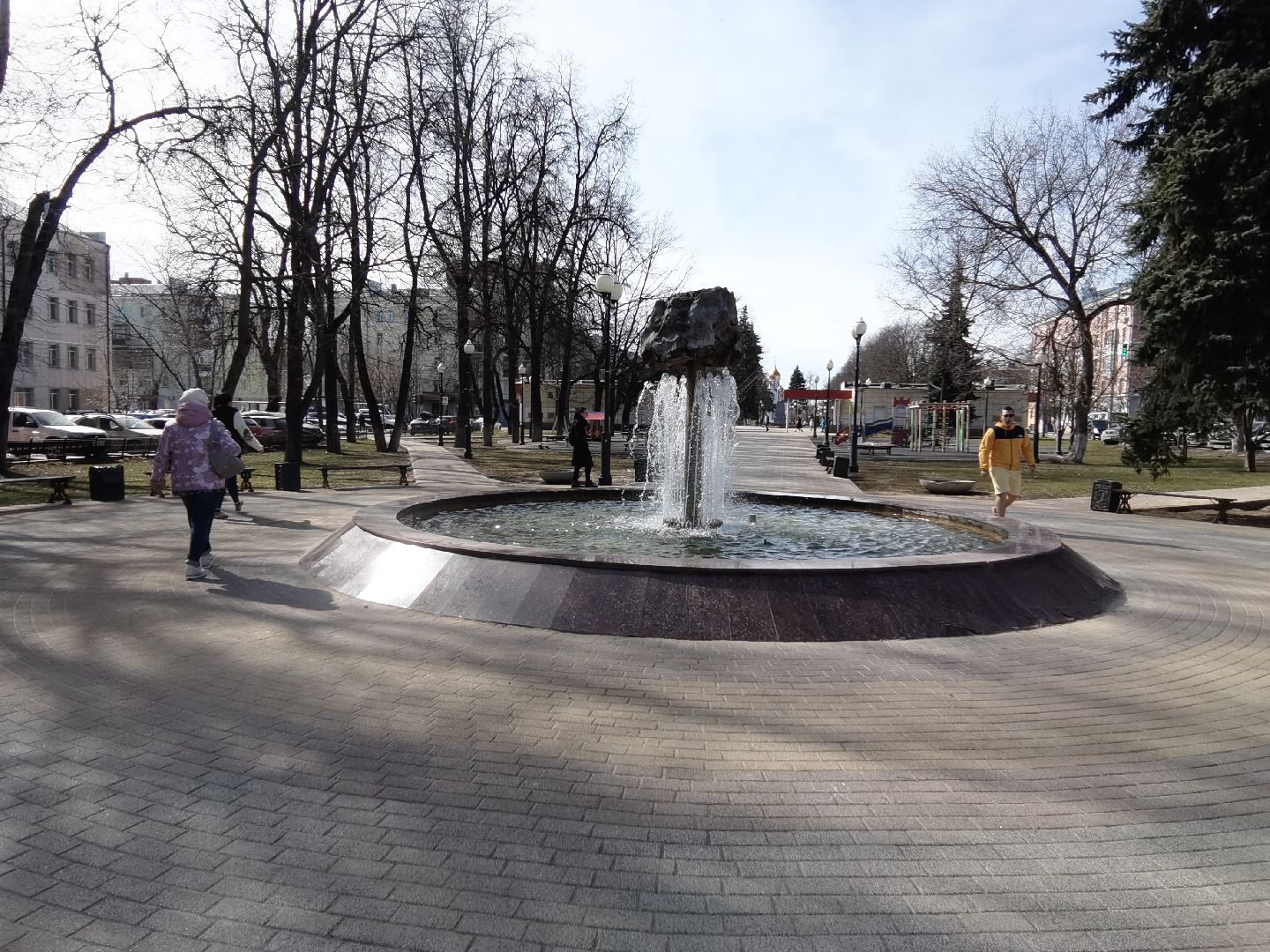 Балашиха, парки, скверы, аллеи, площадь Славы, МБУ Благоустройство-Балашиха, мобильные бригады, ремонт скамейки, Месяц чистоты и благоустройства, Подмосковье