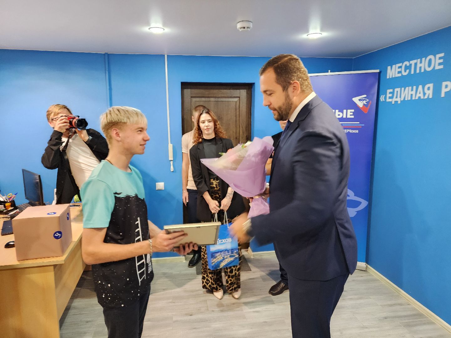 Чехов, государственный жилищный сертификат, вручение, дети-сироты, дети оставшиеся без попечения родителей, госпрограмма Московской области Жилище, Владимир Буренин, глава округа Михаил Собакин,