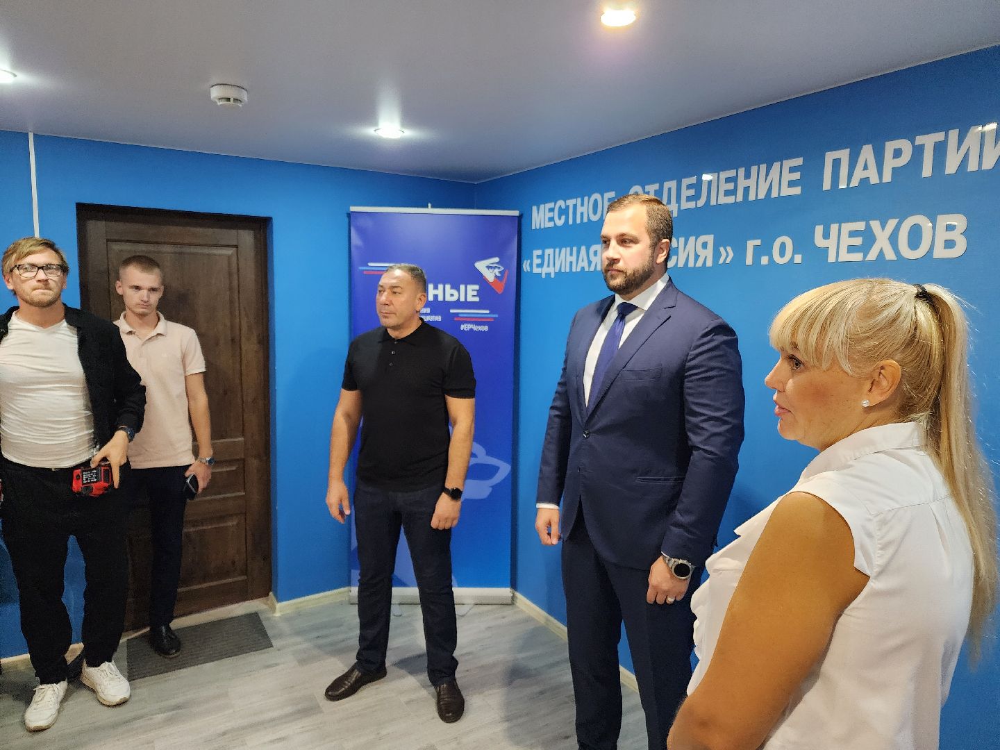 Чехов, государственный жилищный сертификат, вручение, дети-сироты, дети оставшиеся без попечения родителей, госпрограмма Московской области Жилище, Владимир Буренин, глава округа Михаил Собакин,