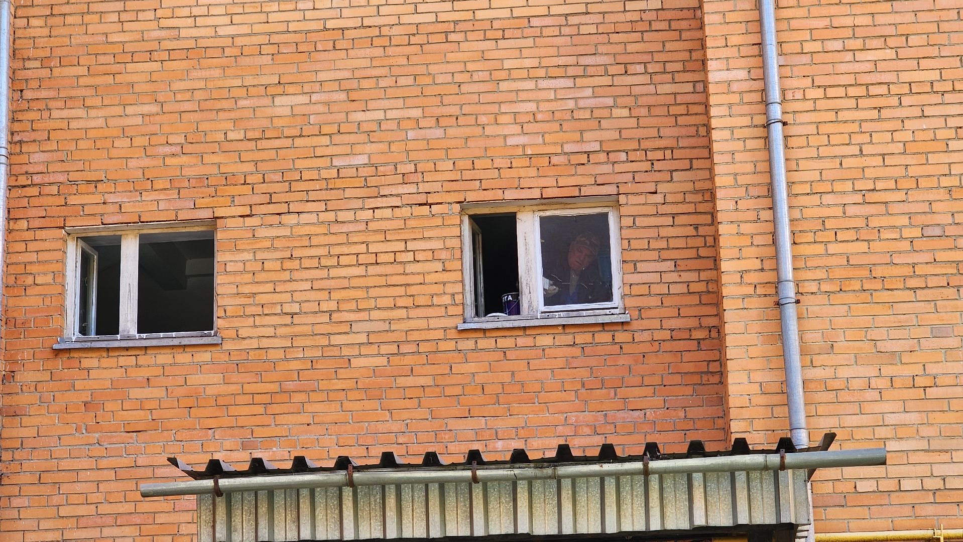 Бронницы, Поселок Горка, Покраска окон, Подготовка к зимнему периоду,