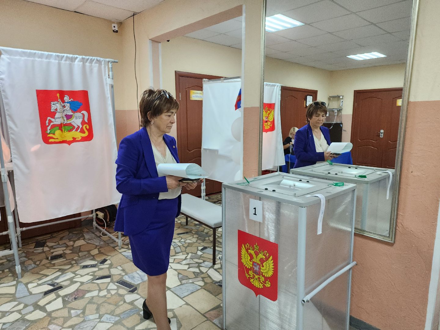 муниципальные выборы 2024, выборы депутатов в совет депутатов, ленинский округ, почетный гражданин голосует, жители делают свой выбор,