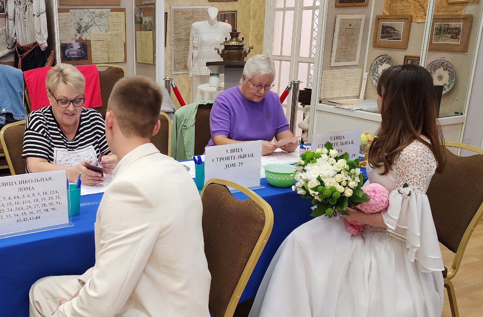 выборы, муниципальные выборы 2024, голосуют жених и невеста, гражданская позиция, ленинский округ, молодожены делают выбор, Совет депутатов ленинского округа,загс выборы,