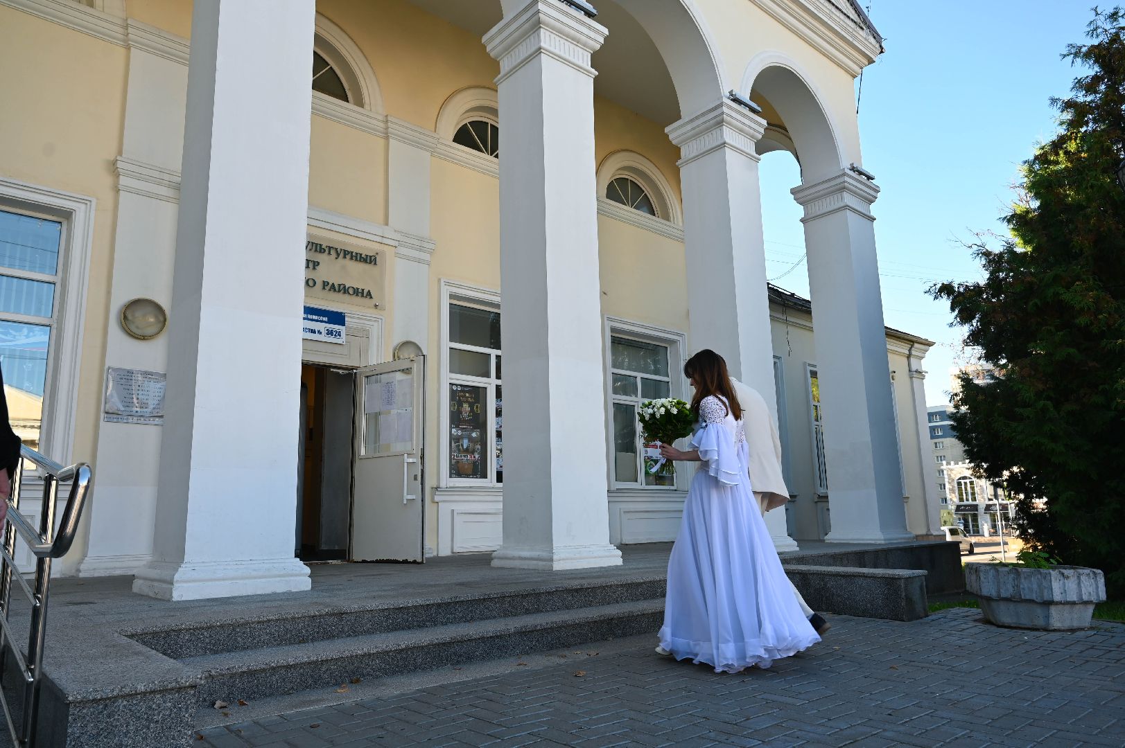 выборы, муниципальные выборы 2024, голосуют жених и невеста, гражданская позиция, ленинский округ, молодожены делают выбор, Совет депутатов ленинского округа,загс выборы,