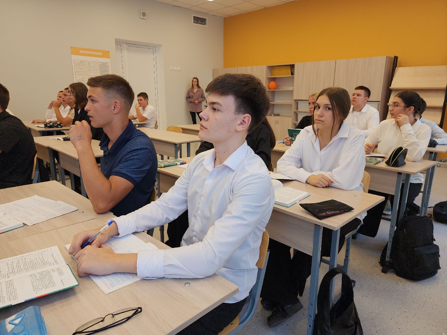 серпухов, подмосковье, новый учитель в школе,