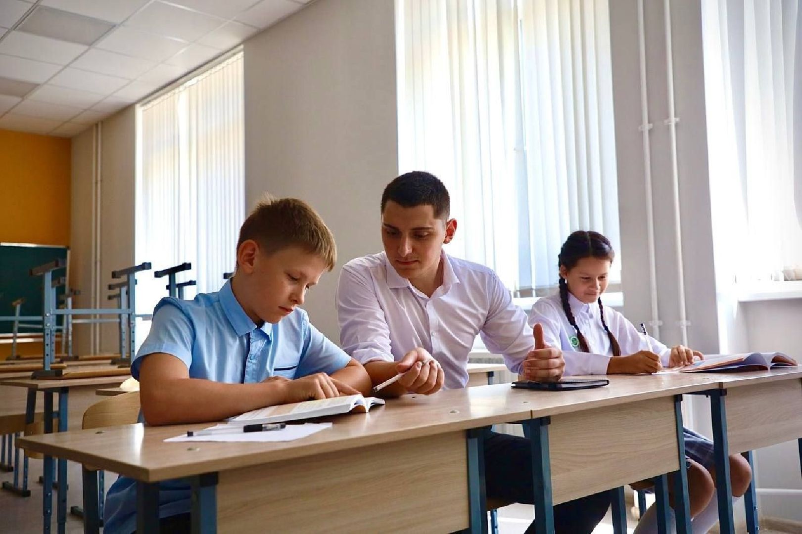 серпухов, подмосковье, новый учитель в школе,