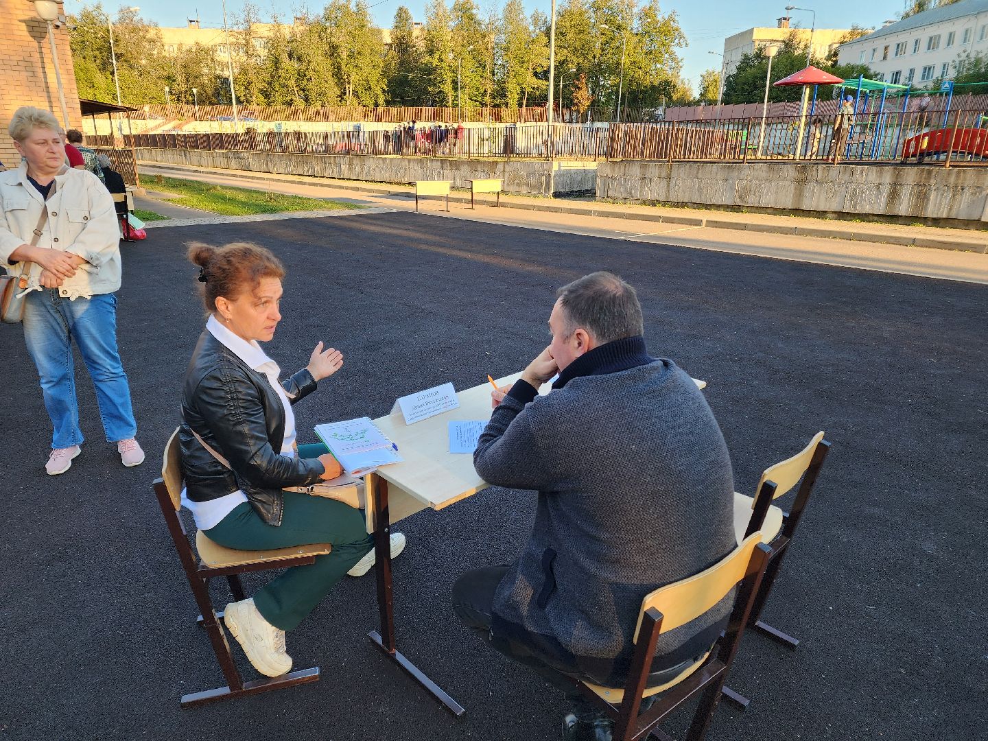 Чехов, поселок Любучаны, выездная администрация, встреча с жителями, обращения жителей, СНТ Флора, деревня Леониха, вывоз мусора, обращение с ТКО, контейнеровоз, электроснабжение, скачки напряжения, Россети,