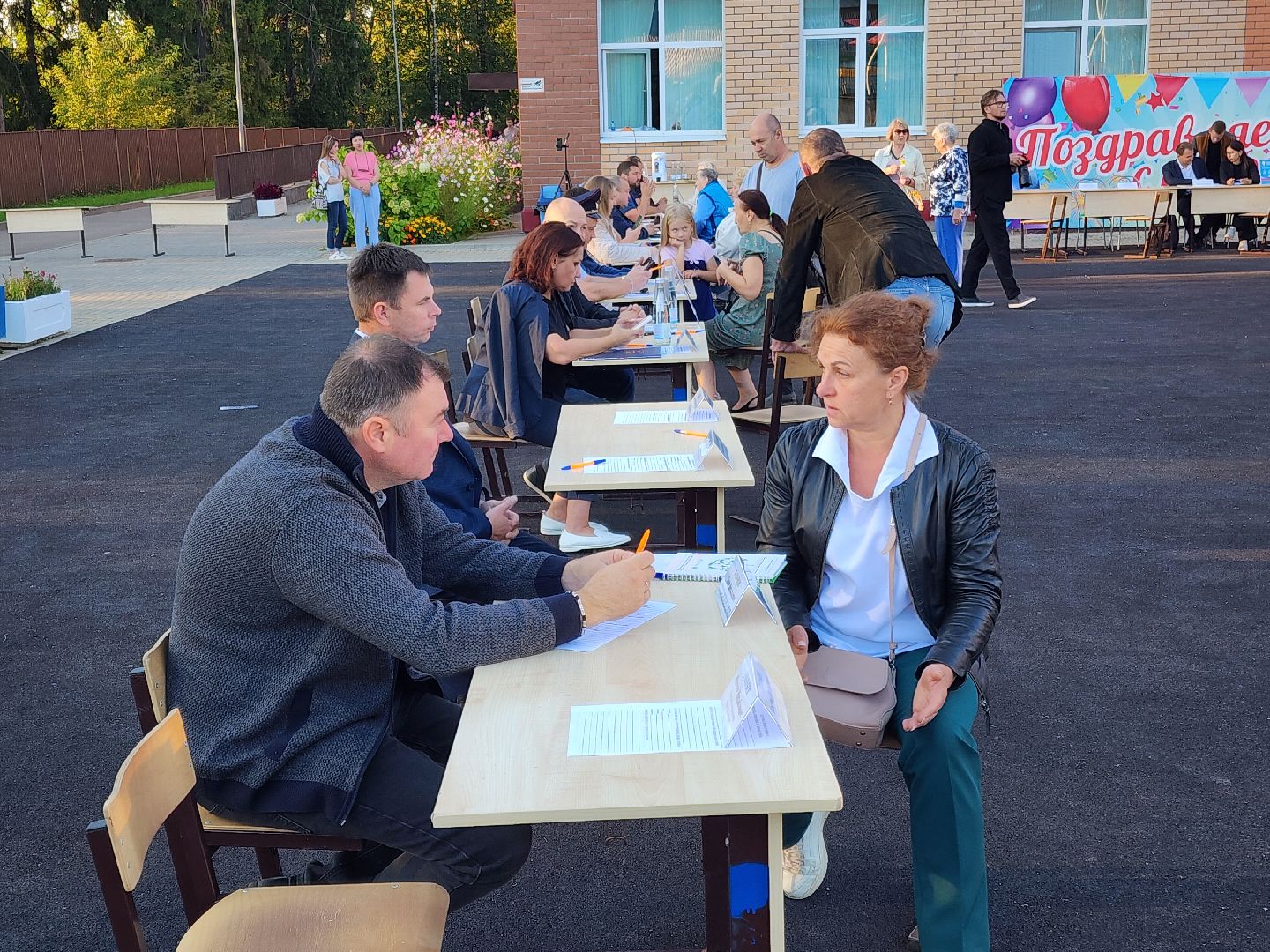 Чехов, поселок Любучаны, выездная администрация, встреча с жителями, обращения жителей, СНТ Флора, деревня Леониха, вывоз мусора, обращение с ТКО, контейнеровоз, электроснабжение, скачки напряжения, Россети,