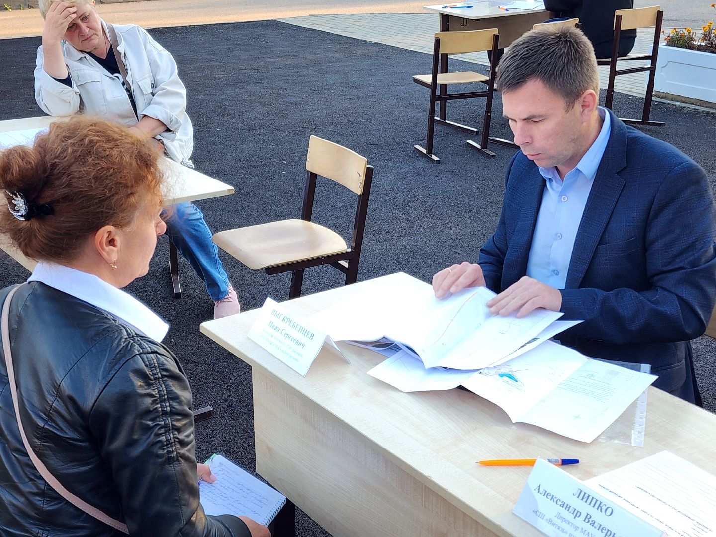 Чехов, поселок Любучаны, выездная администрация, встреча с жителями, обращения жителей, СНТ Флора, деревня Леониха, вывоз мусора, обращение с ТКО, контейнеровоз, электроснабжение, скачки напряжения, Россети,