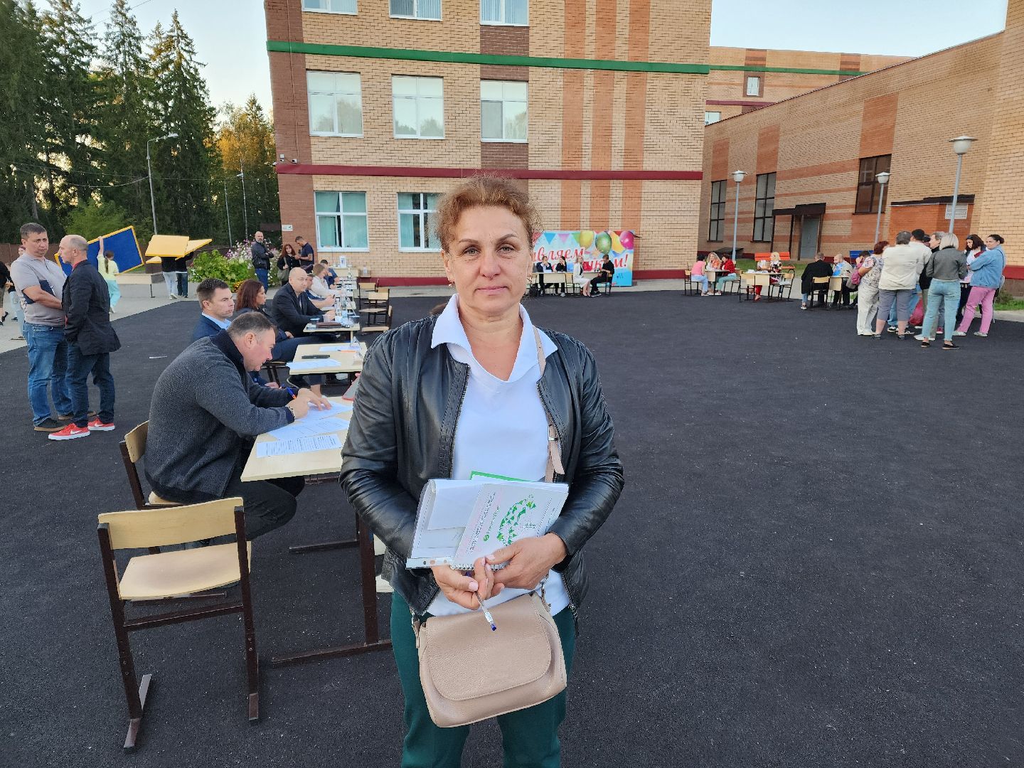 Чехов, поселок Любучаны, выездная администрация, встреча с жителями, обращения жителей, СНТ Флора, деревня Леониха, вывоз мусора, обращение с ТКО, контейнеровоз, электроснабжение, скачки напряжения, Россети,