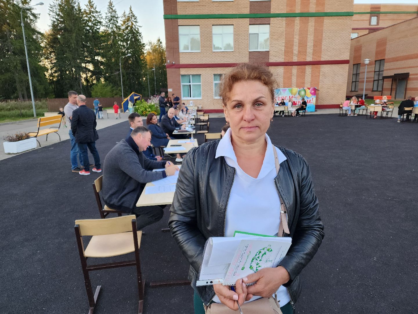 Чехов, поселок Любучаны, выездная администрация, встреча с жителями, обращения жителей, СНТ Флора, деревня Леониха, вывоз мусора, обращение с ТКО, контейнеровоз, электроснабжение, скачки напряжения, Россети,