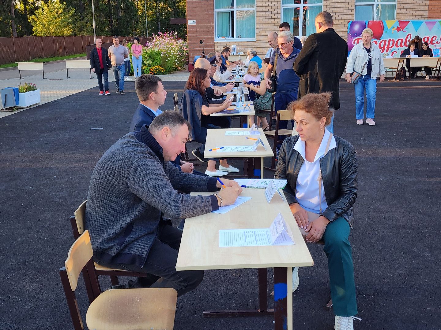 Чехов, поселок Любучаны, выездная администрация, встреча с жителями, обращения жителей, СНТ Флора, деревня Леониха, вывоз мусора, обращение с ТКО, контейнеровоз, электроснабжение, скачки напряжения, Россети,