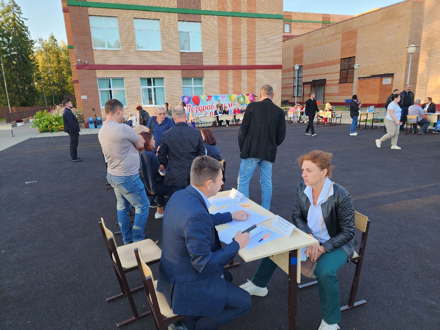 Чехов, поселок Любучаны, выездная администрация, встреча с жителями, обращения жителей, СНТ Флора, деревня Леониха, вывоз мусора, обращение с ТКО, контейнеровоз, электроснабжение, скачки напряжения, Россети,