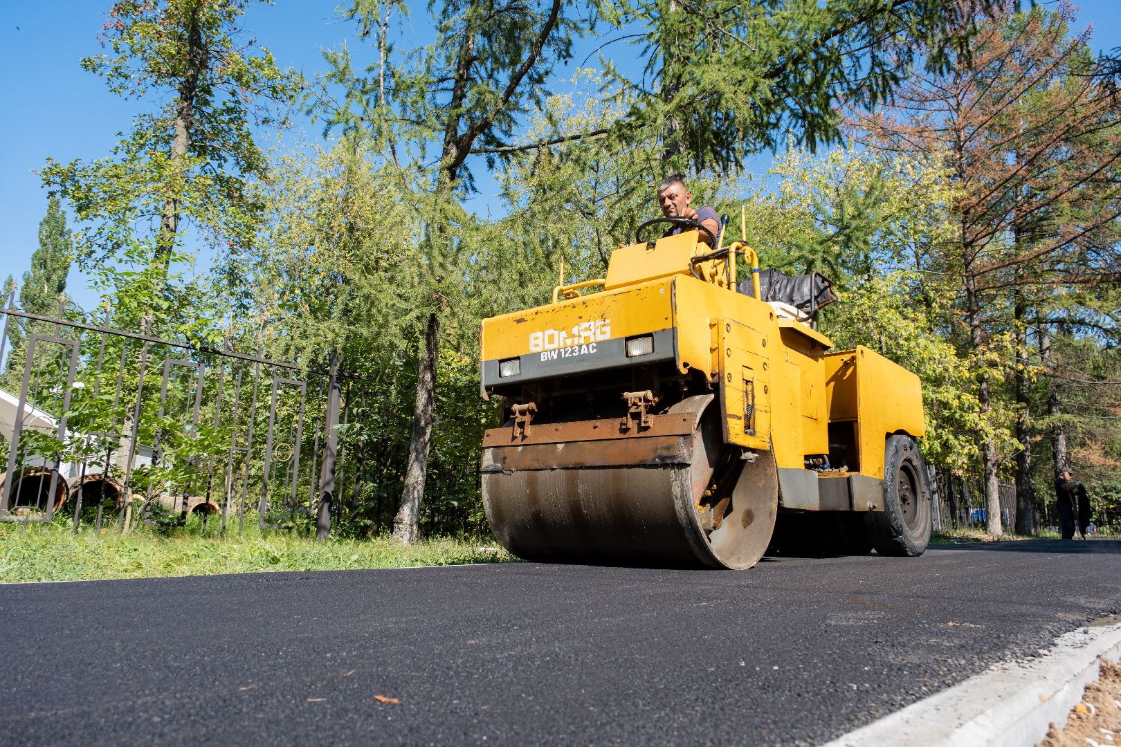 лыткарино, благоустройство городских территорий, асфальтирование тротуара,