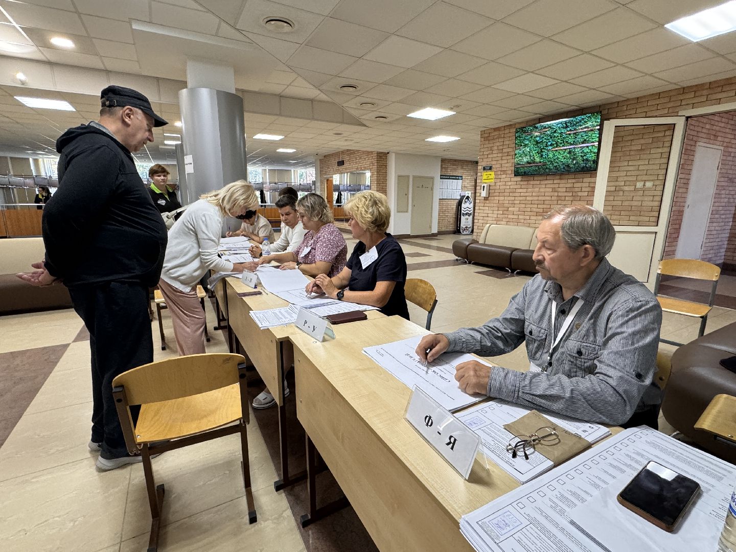 Выборы-2024, Одинцово, Лазутина голосует,