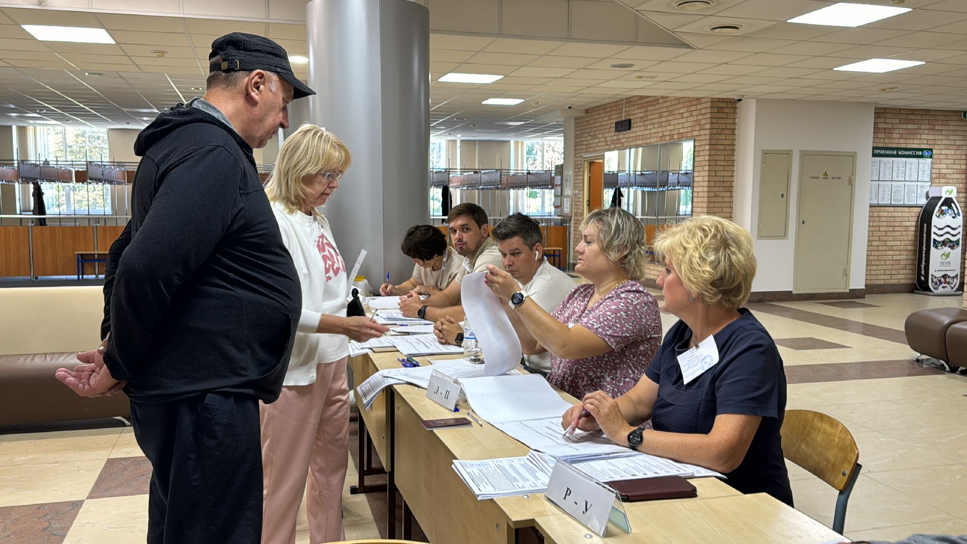 Выборы-2024, Одинцово, Лазутина голосует,