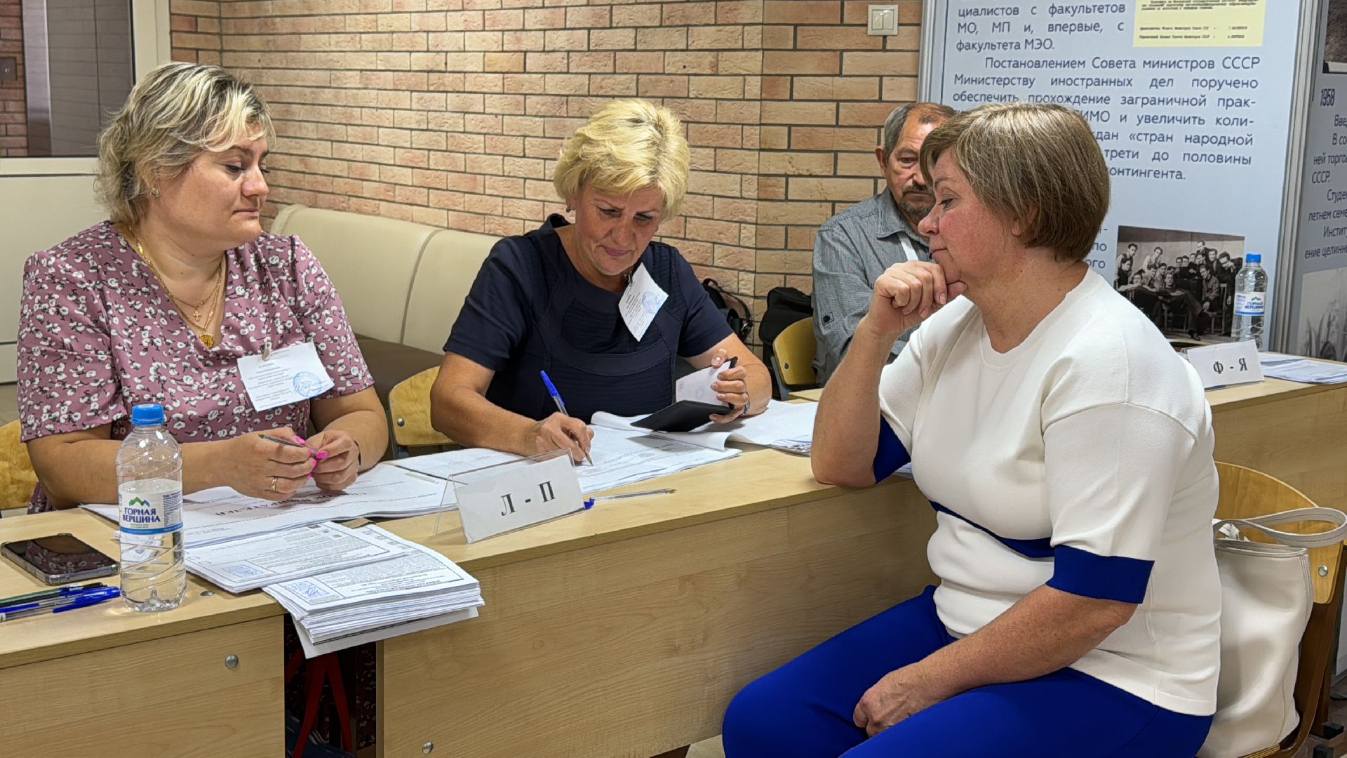 Выборы-2024, Одинцово, Лазутина голосует,