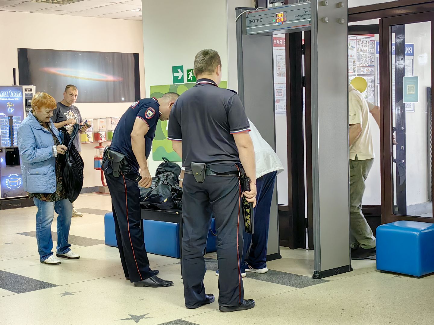 тик, председатель, рамка металлоискатель, безопасность,