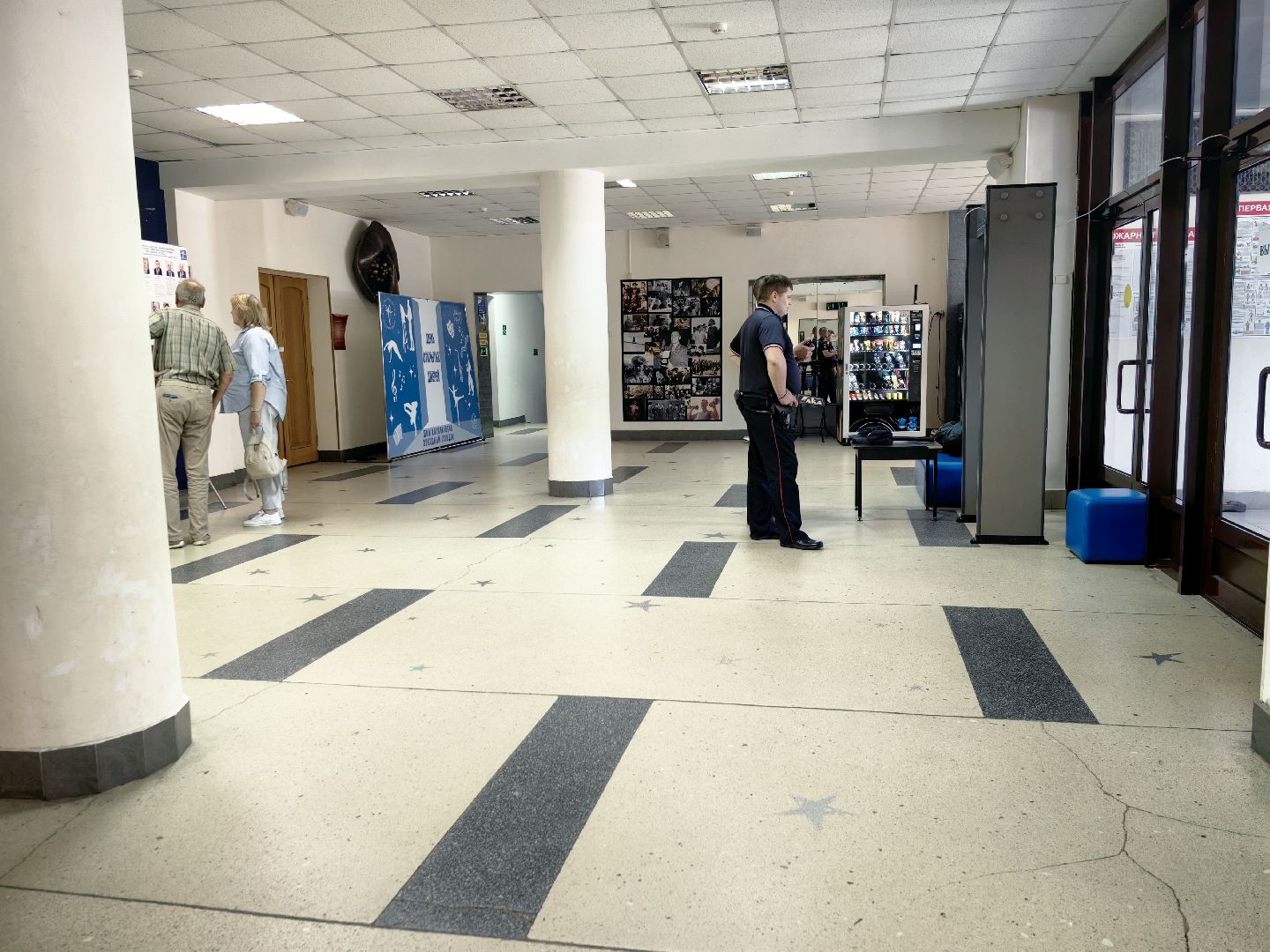 тик, председатель, рамка металлоискатель, безопасность,